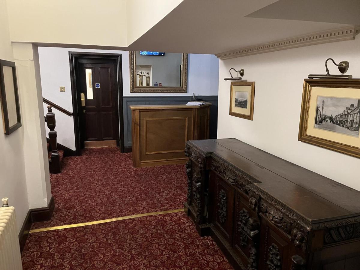 The Bull Hotel Llangefni Dış mekan fotoğraf