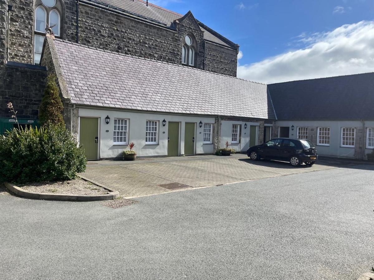 The Bull Hotel Llangefni Dış mekan fotoğraf