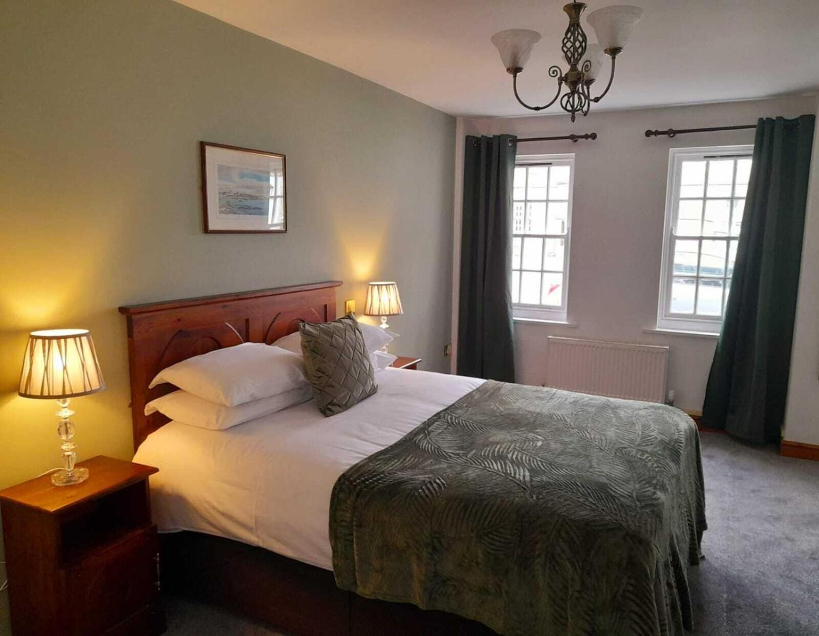 The Bull Hotel Llangefni Dış mekan fotoğraf