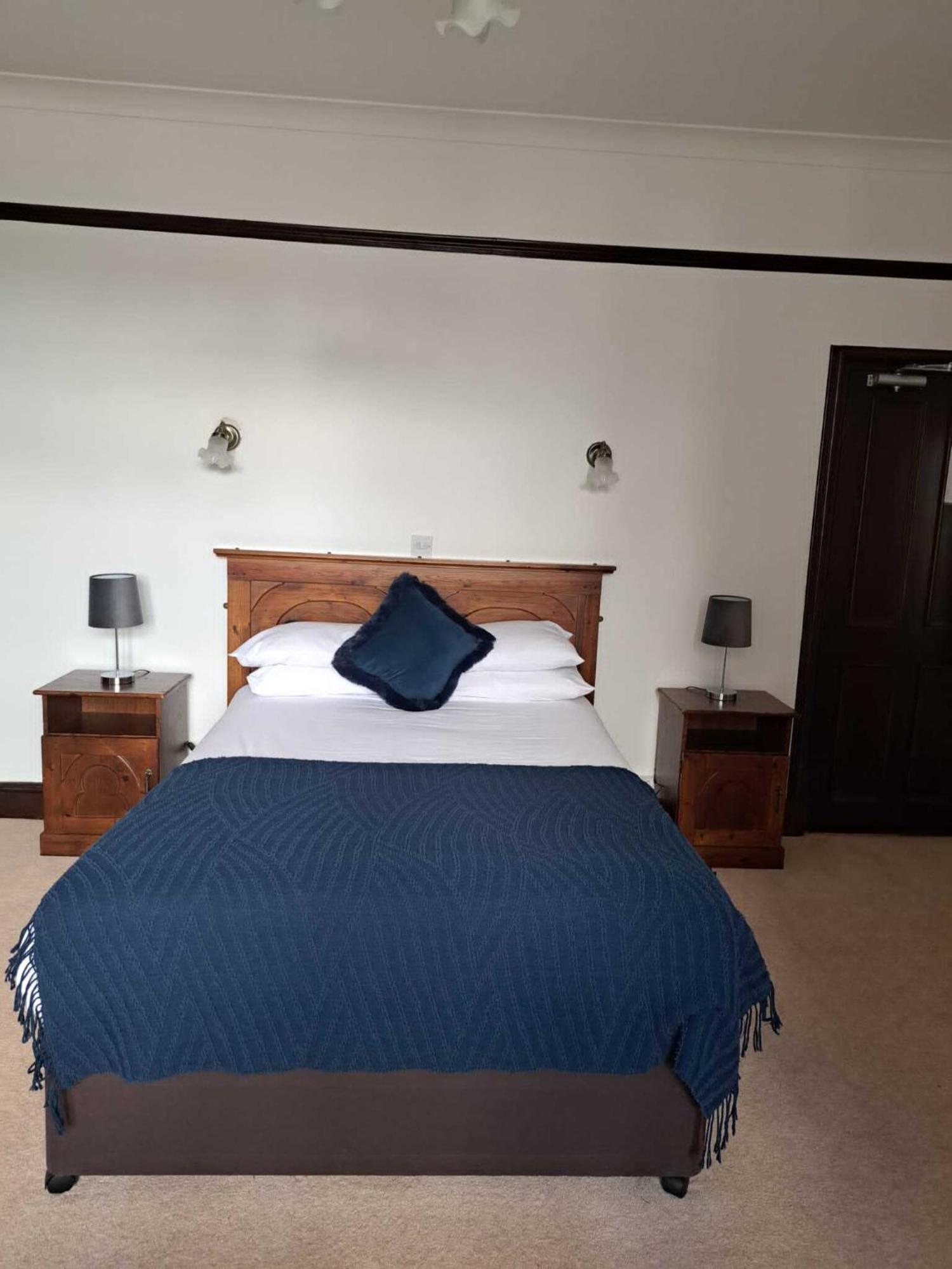 The Bull Hotel Llangefni Dış mekan fotoğraf