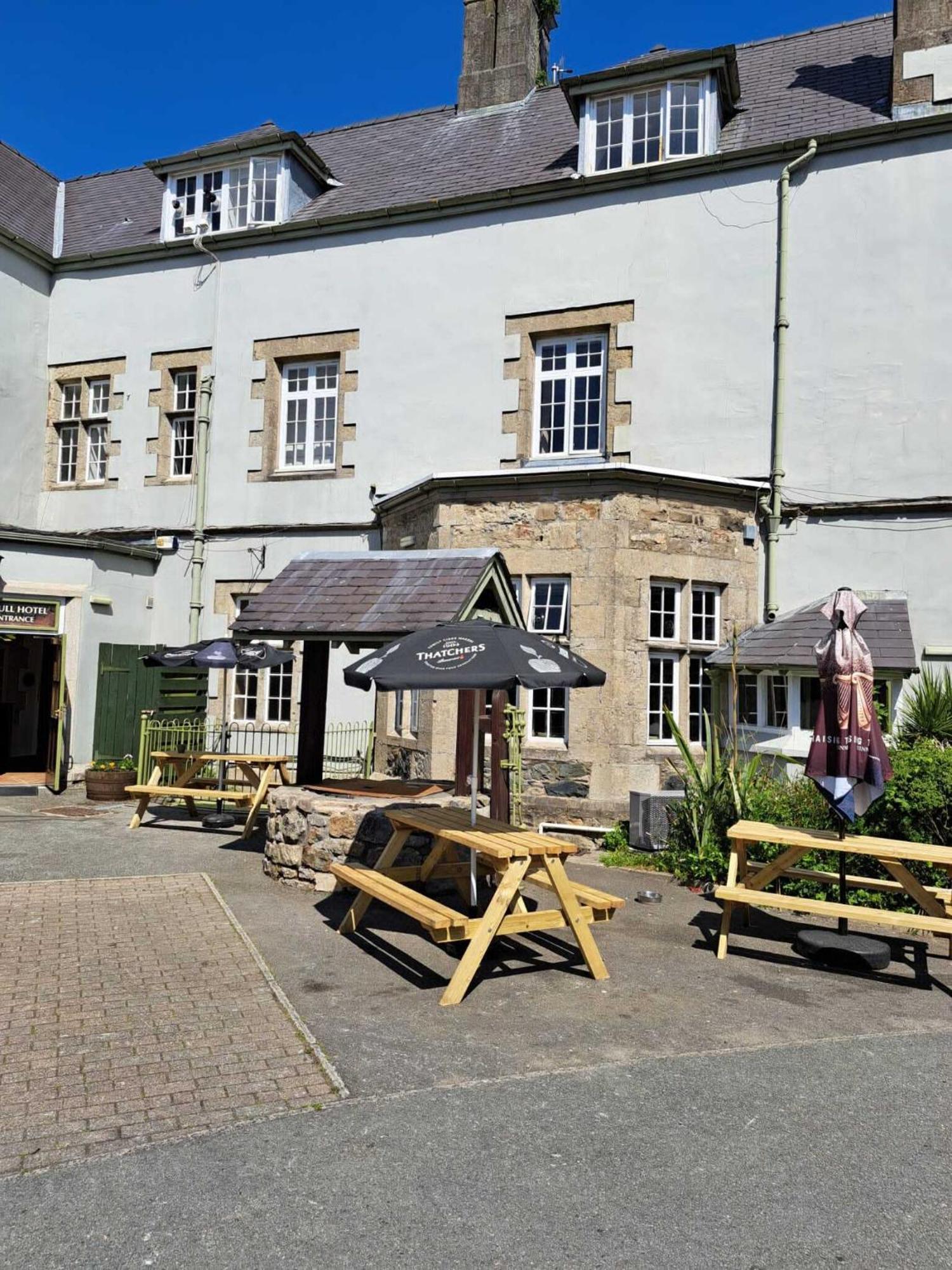 The Bull Hotel Llangefni Dış mekan fotoğraf