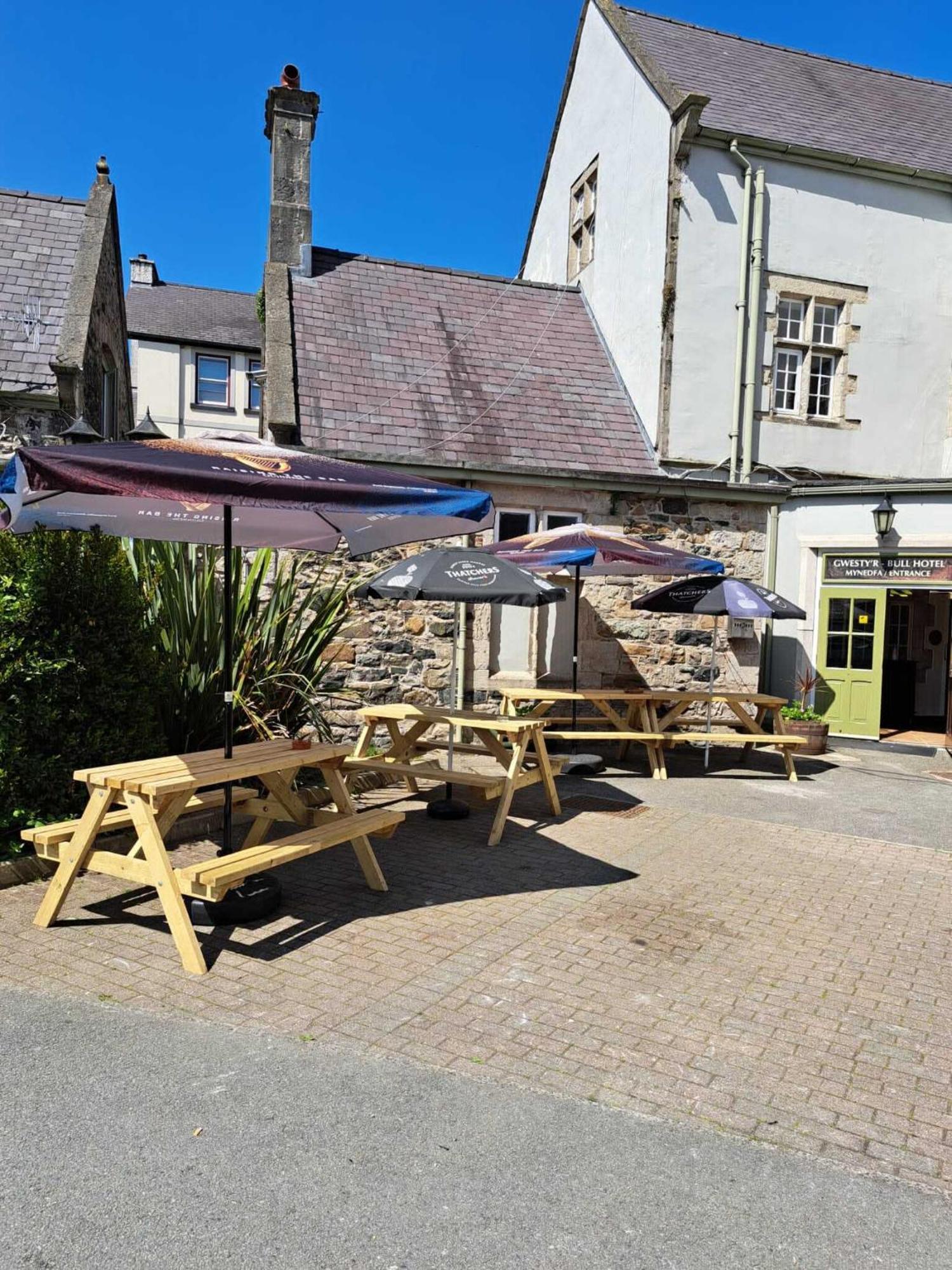 The Bull Hotel Llangefni Dış mekan fotoğraf