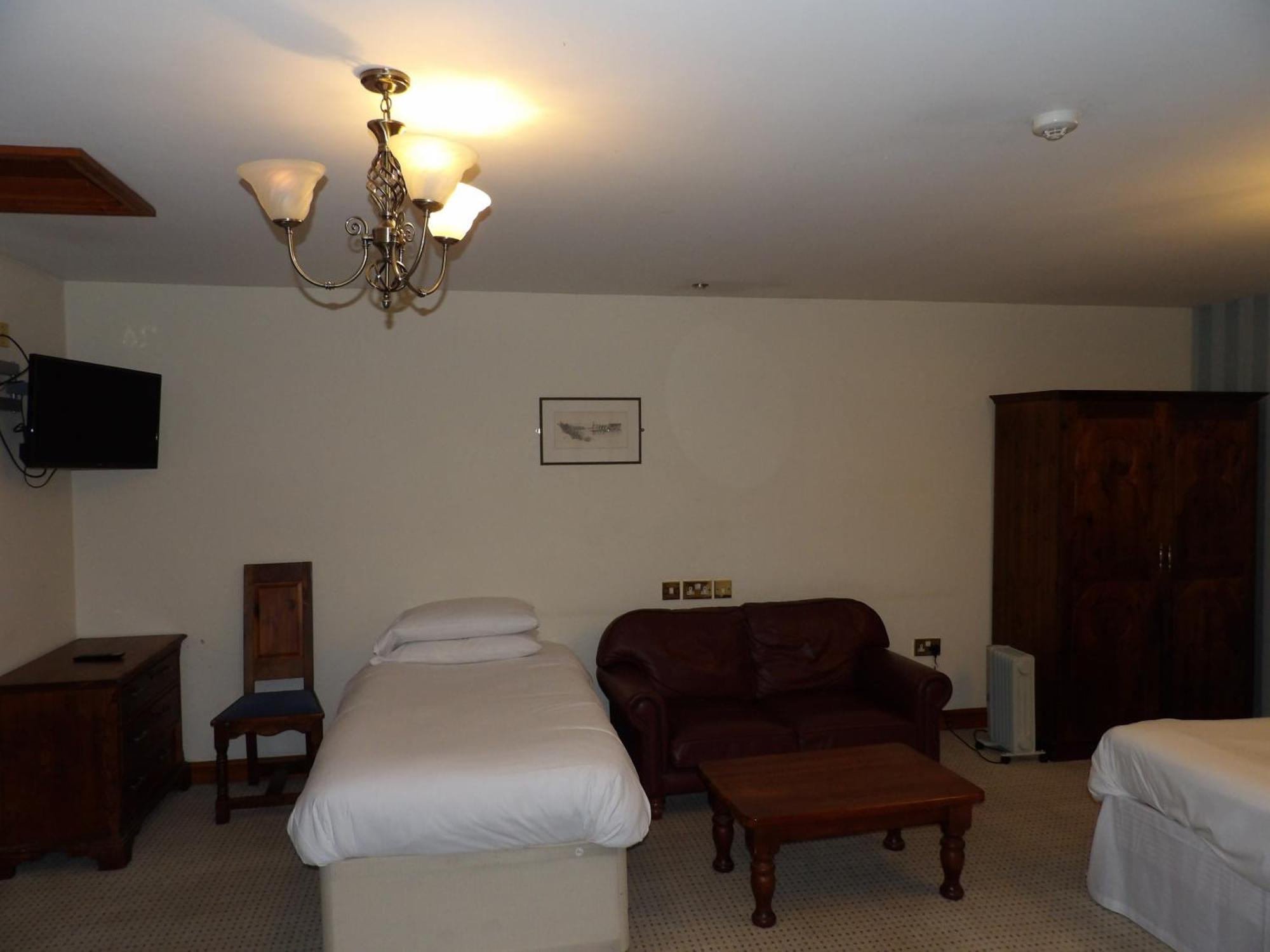 The Bull Hotel Llangefni Dış mekan fotoğraf