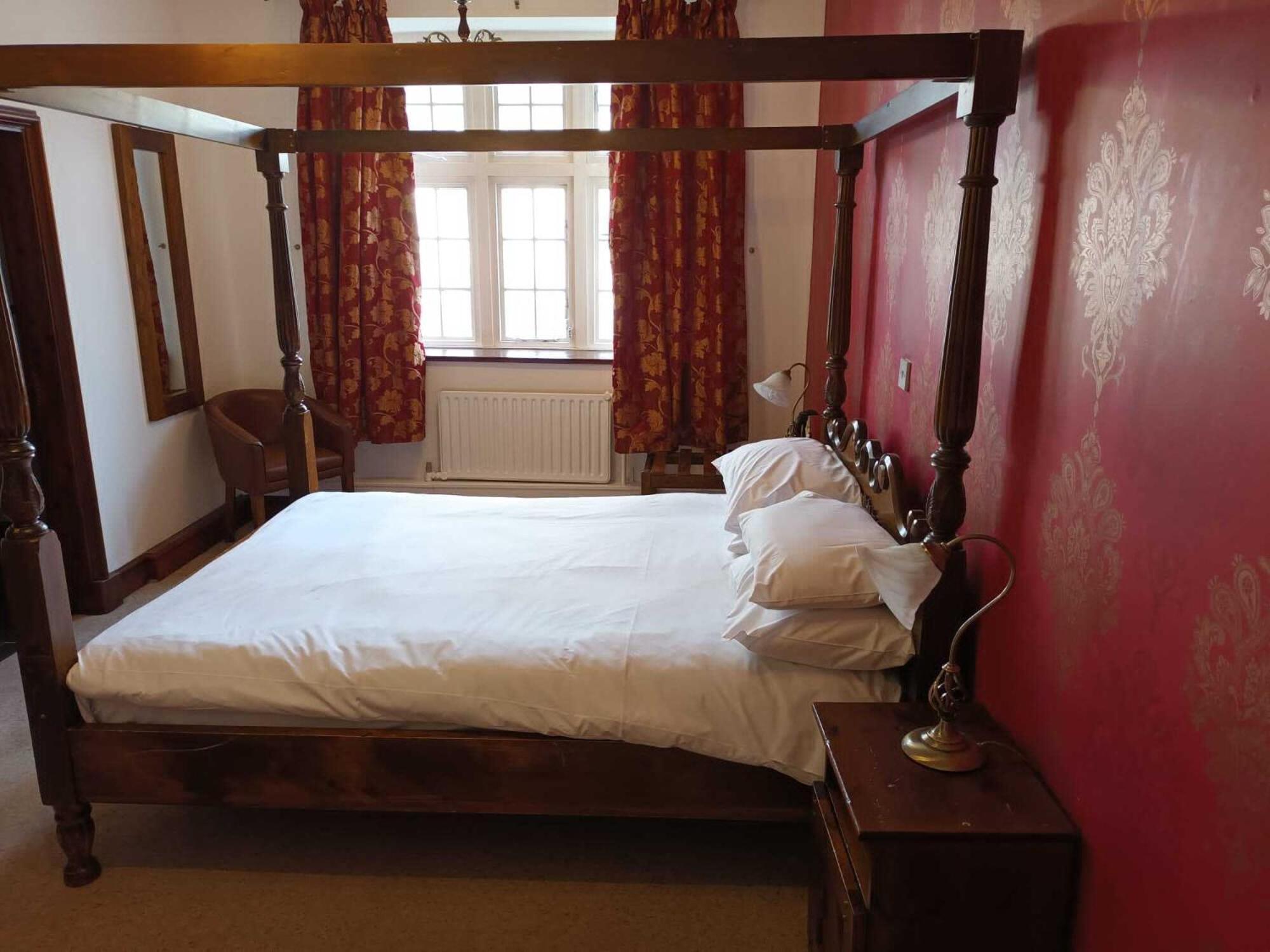 The Bull Hotel Llangefni Dış mekan fotoğraf